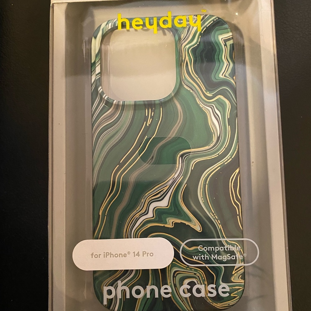 Apple iPhone 14 Pro case with MagSafe